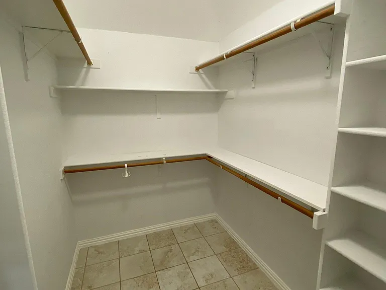 1720 Hackberry Branch Dr — Photo 8