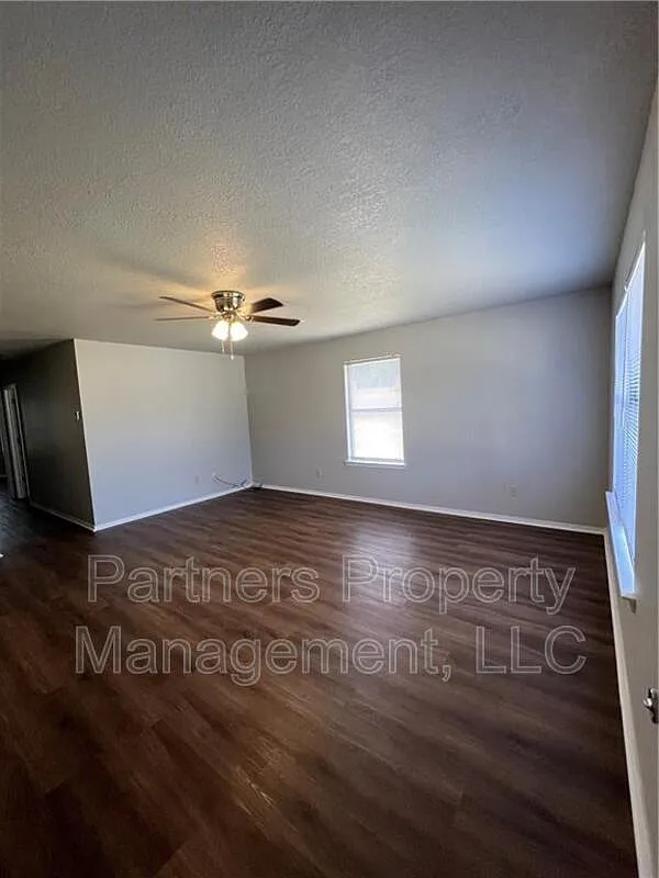 2 bed, 1.5 bath, 1134 sqft, $1,200 — Photo 2