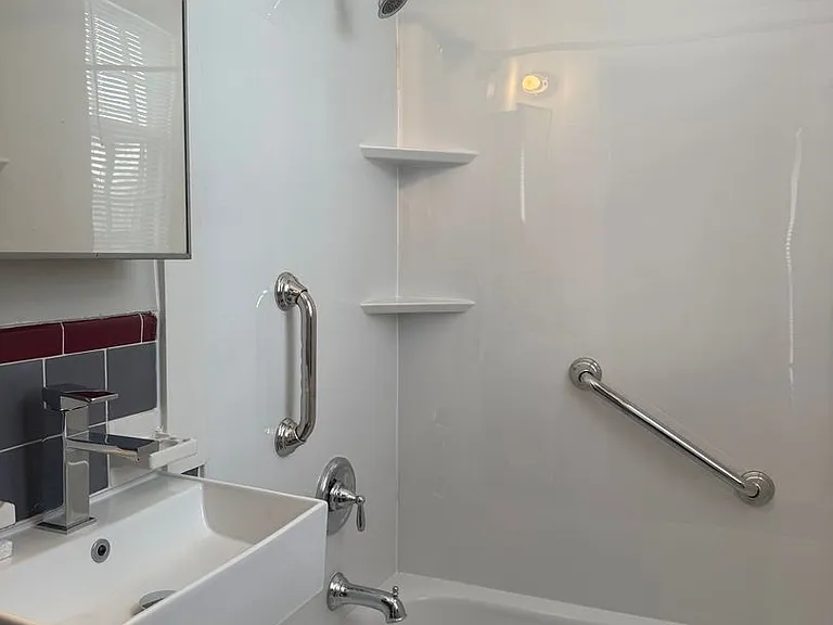 667 Chestnut St #3 — Photo 11
