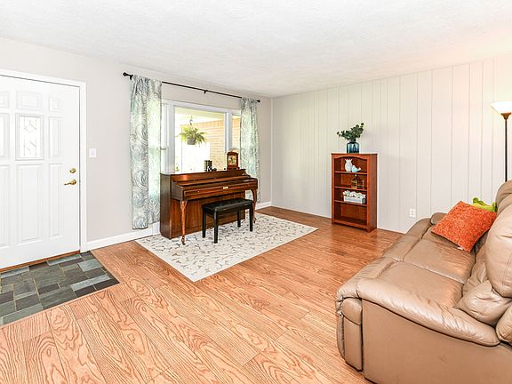 3rd image of 11359 Peacock Dr