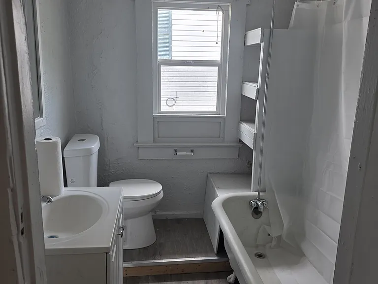 223 N Greenmount Ave — Photo 5
