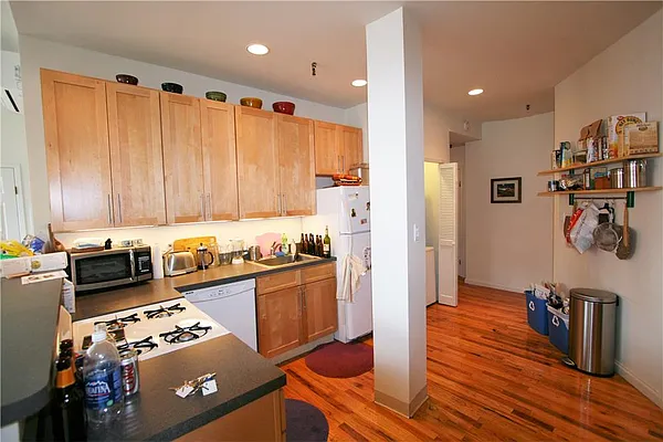 Rented by R New York | media 42