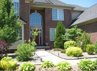 4162 Oakland Ridge Dr, Lake Orion, MI 48359