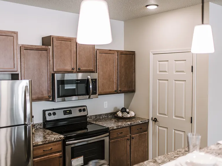 Lakewood Crossing Apartments — Photo 31