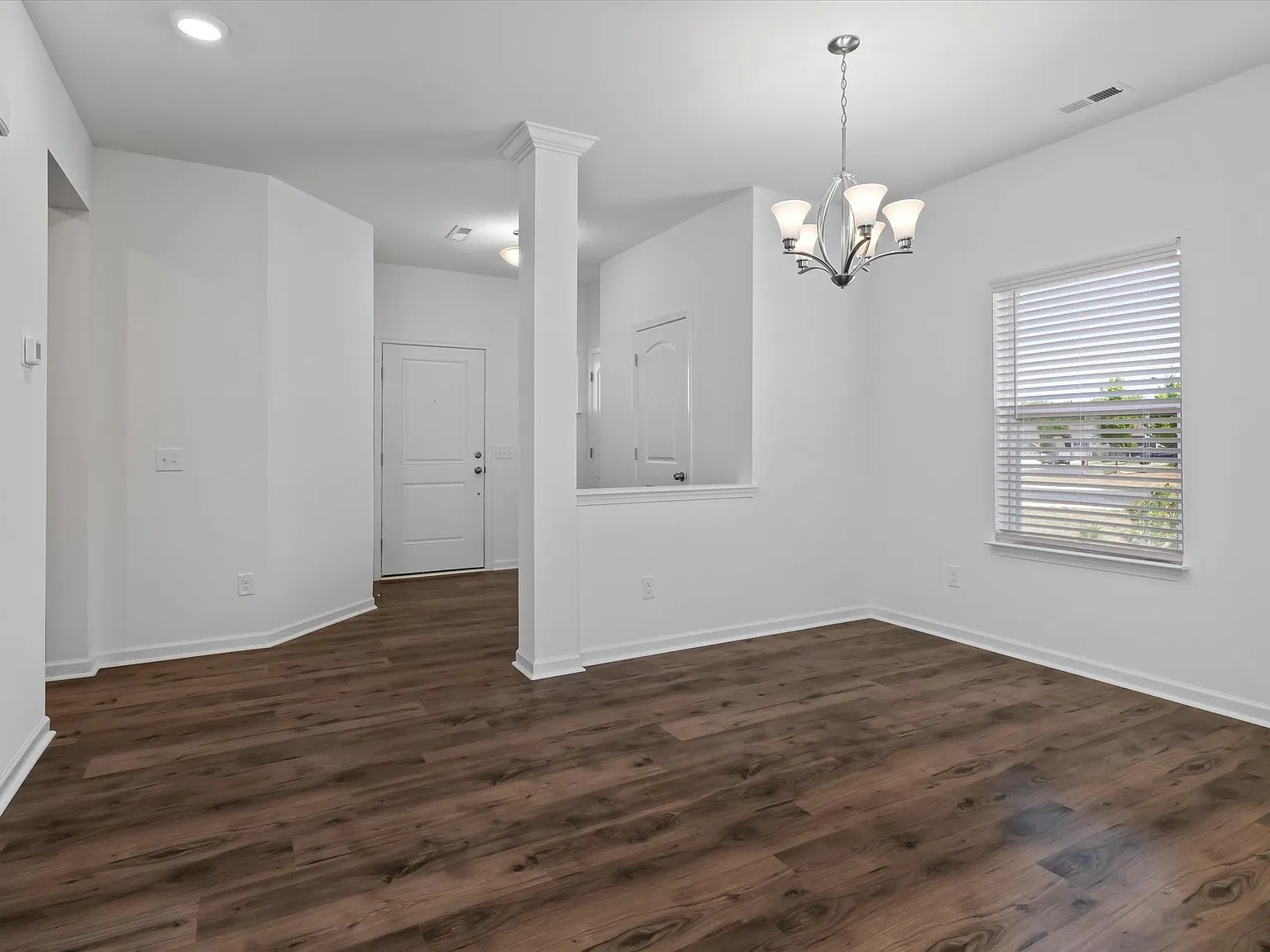 3 bed, 2.5 bath, 2333 sqft, $2,495 — Photo 4