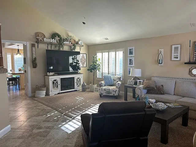3 bed, 1867 sqft, $3,500 — Photo 2