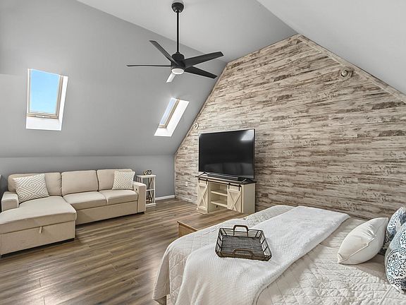 3rd image of 6649 Raymond Rd #10