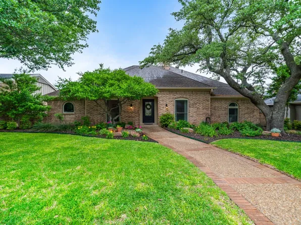 228 Woodcrest Dr, Richardson, TX 75080