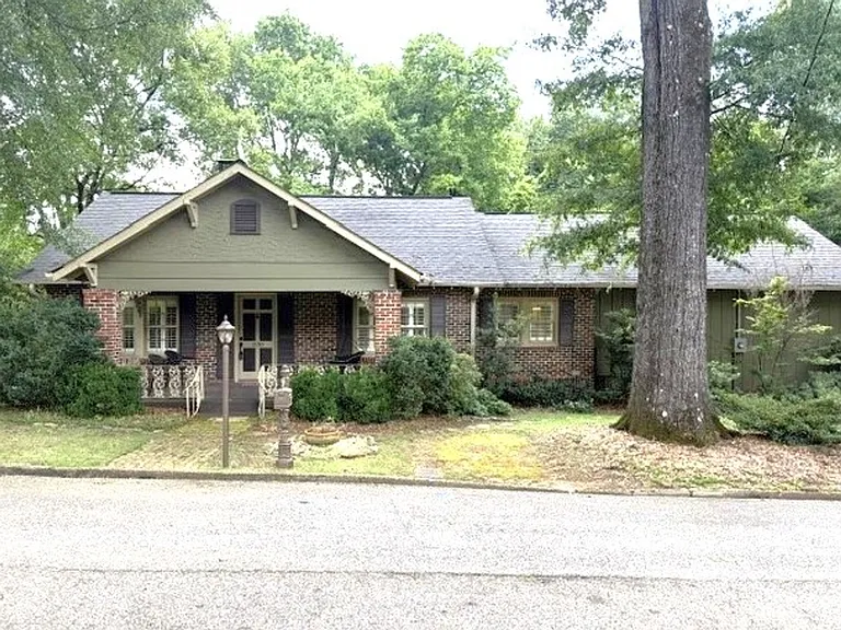 1538 Bellwood Ln — Photo 1