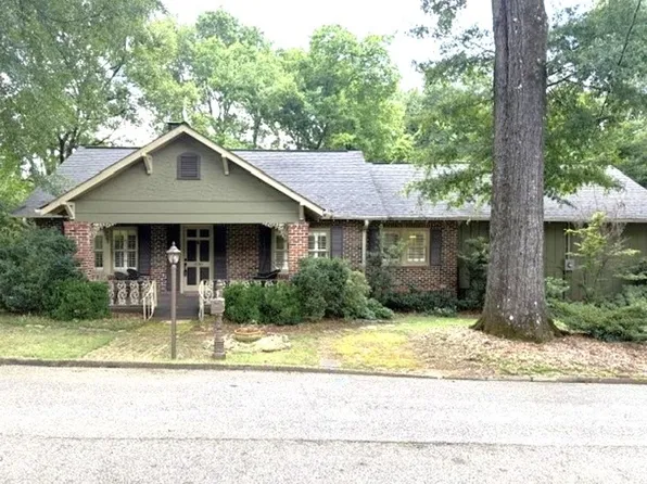 1538 Bellwood Ln, Northport, AL 35476