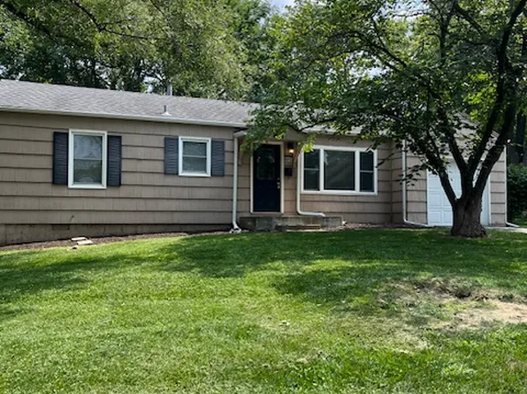 8015 Outlook Dr, Prairie Village, KS 66208