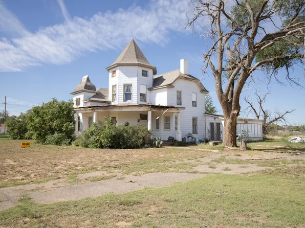 1703 E 5th St, Dalhart, TX 79022