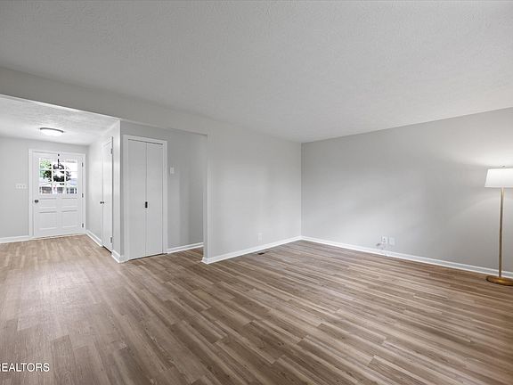 3rd image of 10909 Sonja Dr