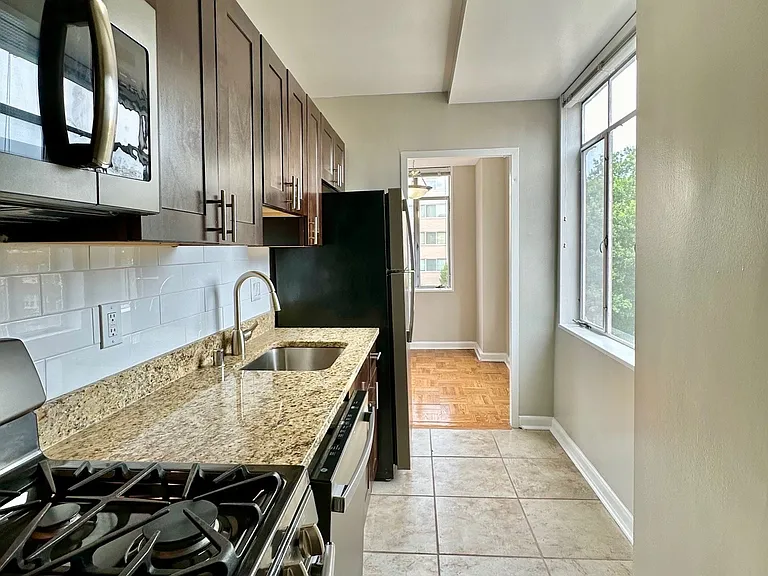 Connecticut Park Apartments — Photo 12