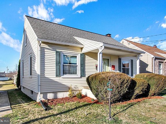 5th image of 371 Maple Ave