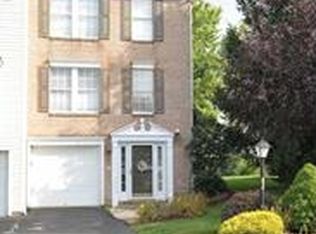 82 Links Dr, New Castle, PA 16101