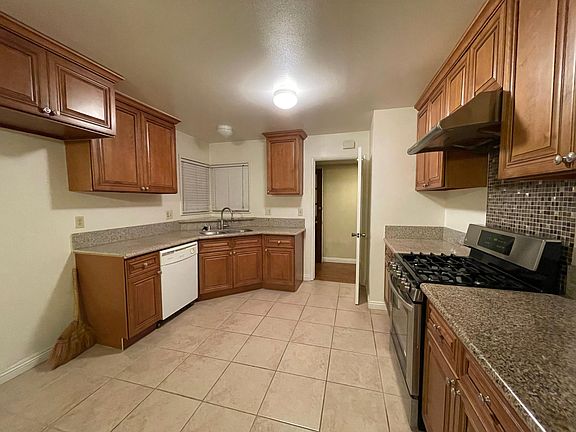 5th image of 2702 Tortosa Ave