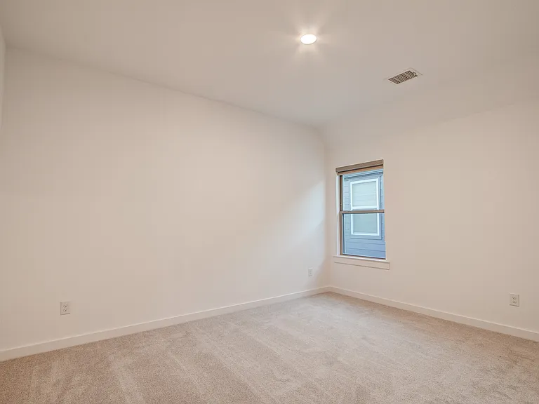 724 Kendall Ln — Photo 12