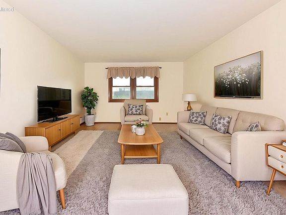 4th image of 106 Tamarack CIRCLE