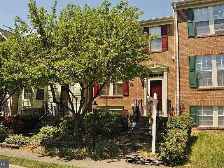 6205 Abbottsbury Row — Photo 1