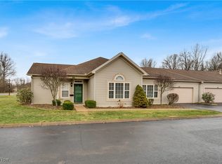 24 Hunters Woods Blvd, Canfield, OH 44406