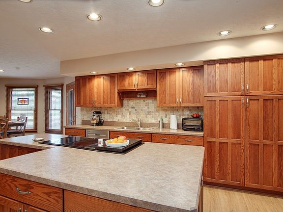 5th image of 333 Woodland Meadows Dr