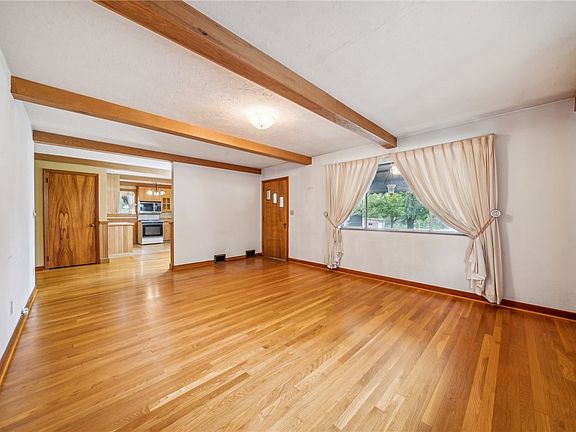 4th image of 101 Brown St