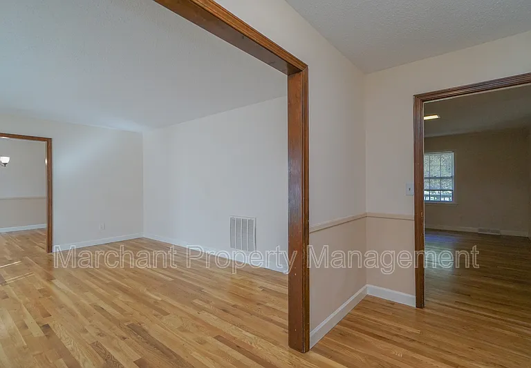 49 Cobblestone Rd — Photo 4