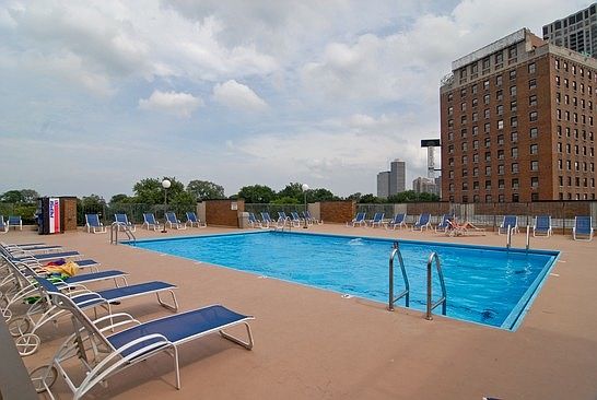 2nd image of 1850 N Clark St APT 1909