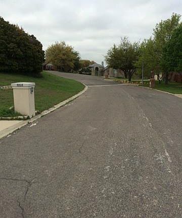 4th image of 8809 Hidden Hill Dr