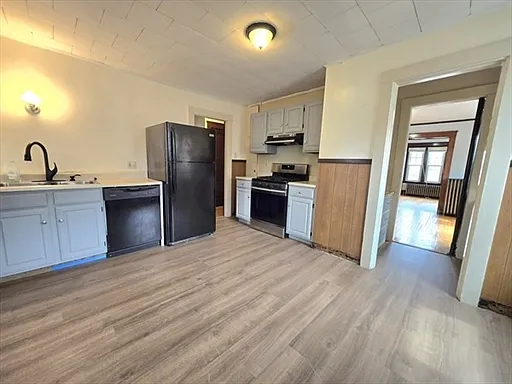 19 Rowe St #2 — Photo 14
