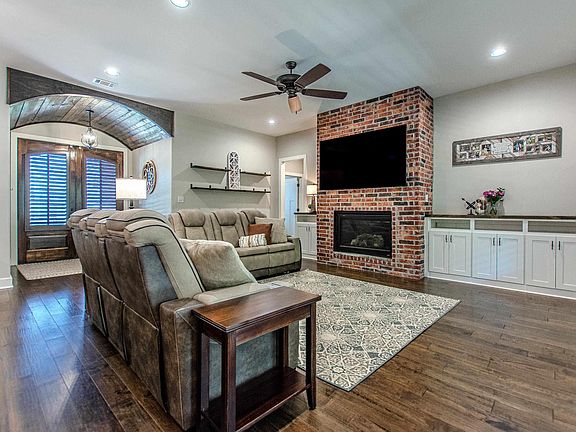 4th image of 830 Grand Teton Dr