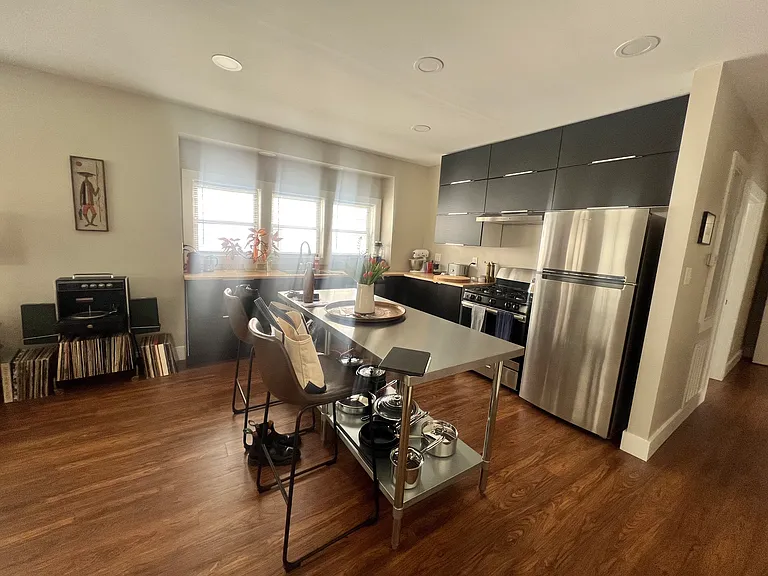 2418 Washington Ave — Photo 6