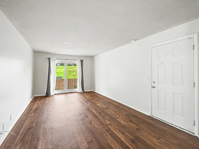 709 Ashlawn Pl — Photo 9