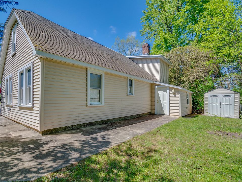 15 Casimir St Westfield MA Zillow