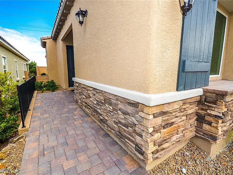 8162 Desert Madera St — Photo 3