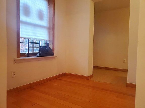 5th image of 128 Saint James Pl #4