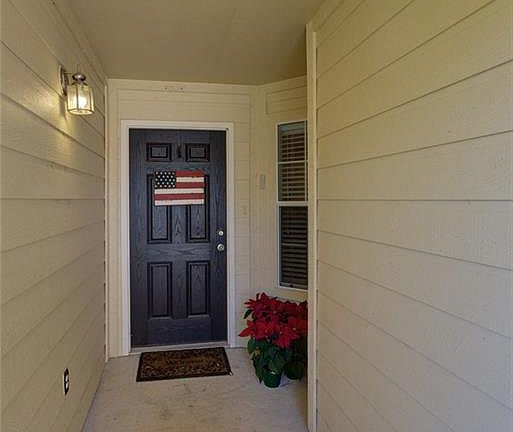 2nd image of 723 Crosspoint Dr