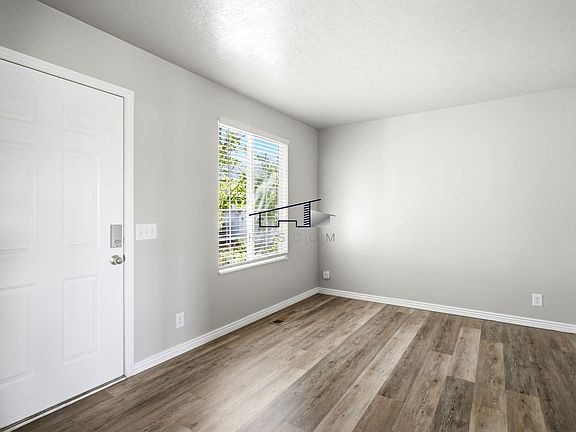 3rd image of 1878 Eastwood Blvd #1878