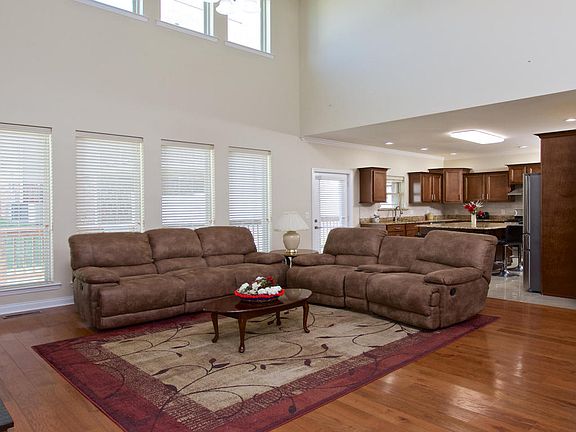 3rd image of 7333 Majestic Hill Dr