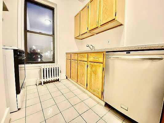 5th image of 170 7th Ave #2B