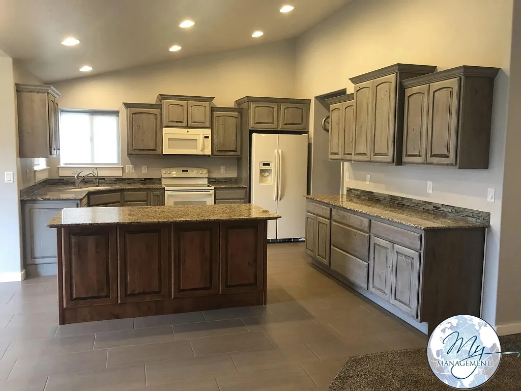 $2100 | 3 bedroom 2 bathroom House w/ Garage | Twin Falls, ID 83301 — Photo 3