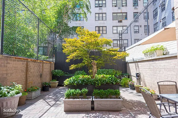 Sold by Sotheby's International Realty | media 8