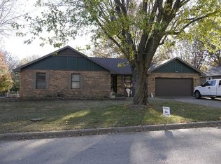 1204 Northwood St, Bolivar, MO 65613