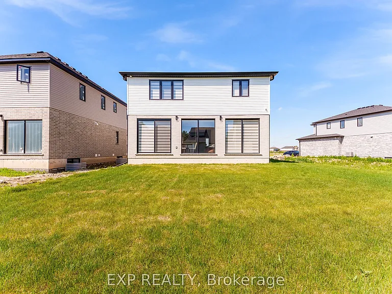266 Hesselman Cres — Photo 4