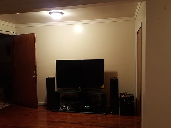 2nd image of 202 Clendenny Ave #1