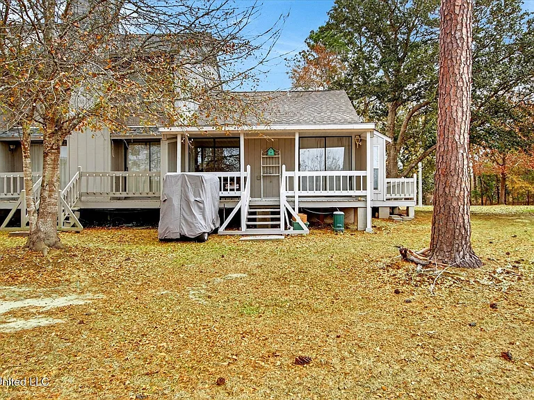 223 Highpoint Dr — Photo 15