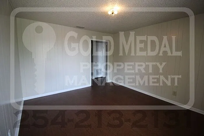 2 bed, 1.0 bath, 739 sqft, $550 — Photo 2