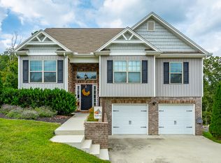 7451 Pfizer Dr, Ooltewah, TN 37363