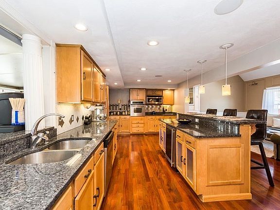 4th image of 113 Bradley Ave